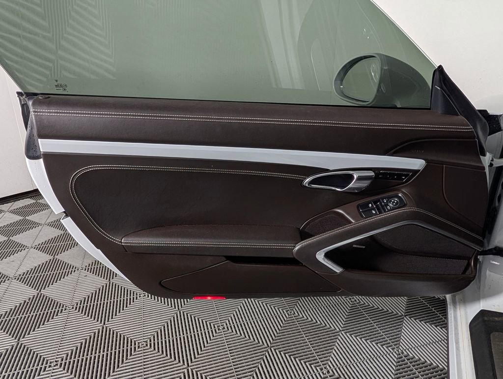 Used 2015 Porsche 911 Turbo image 23