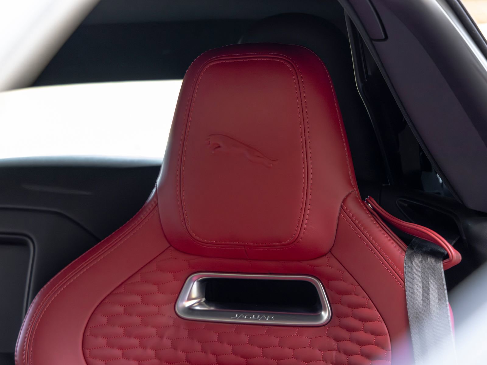 Used 2024 Jaguar F-TYPE R-Dynamic RWD image 30