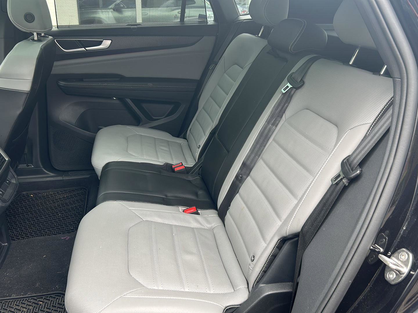 Used 2024 Volkswagen Atlas Cross Sport SEL R-Line image 8