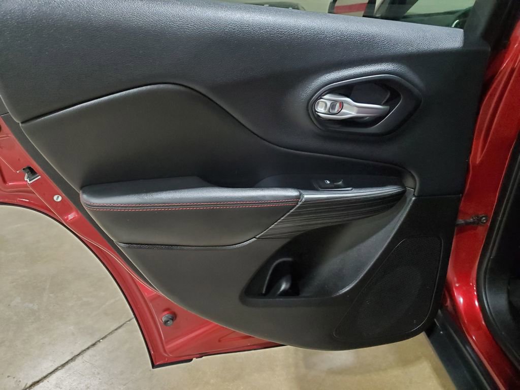 Used 2015 Jeep Cherokee Trailhawk w/ Comfort/Convenience Group image 29