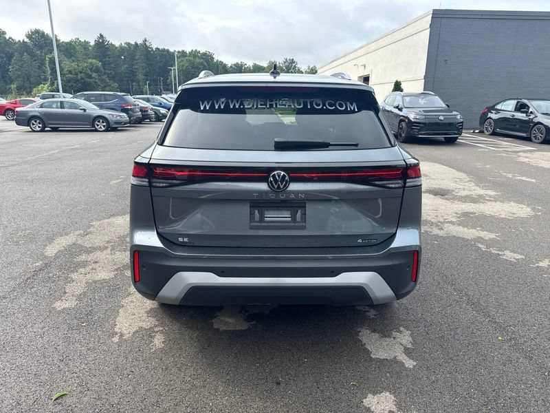 Used 2025 Volkswagen Tiguan SE w/ Panoramic Sunroof Package AWD/4WD image 16