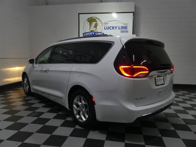 Used 2018 Chrysler Pacifica Touring-L Plus w/ Advanced Safetytec Group FWD image 10