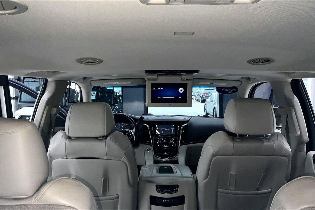 Used 2015 Cadillac Escalade Luxury AWD/4WD image 25