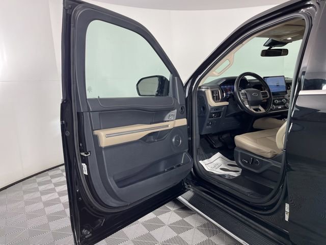 Used 2023 Ford Expedition Limited image 16