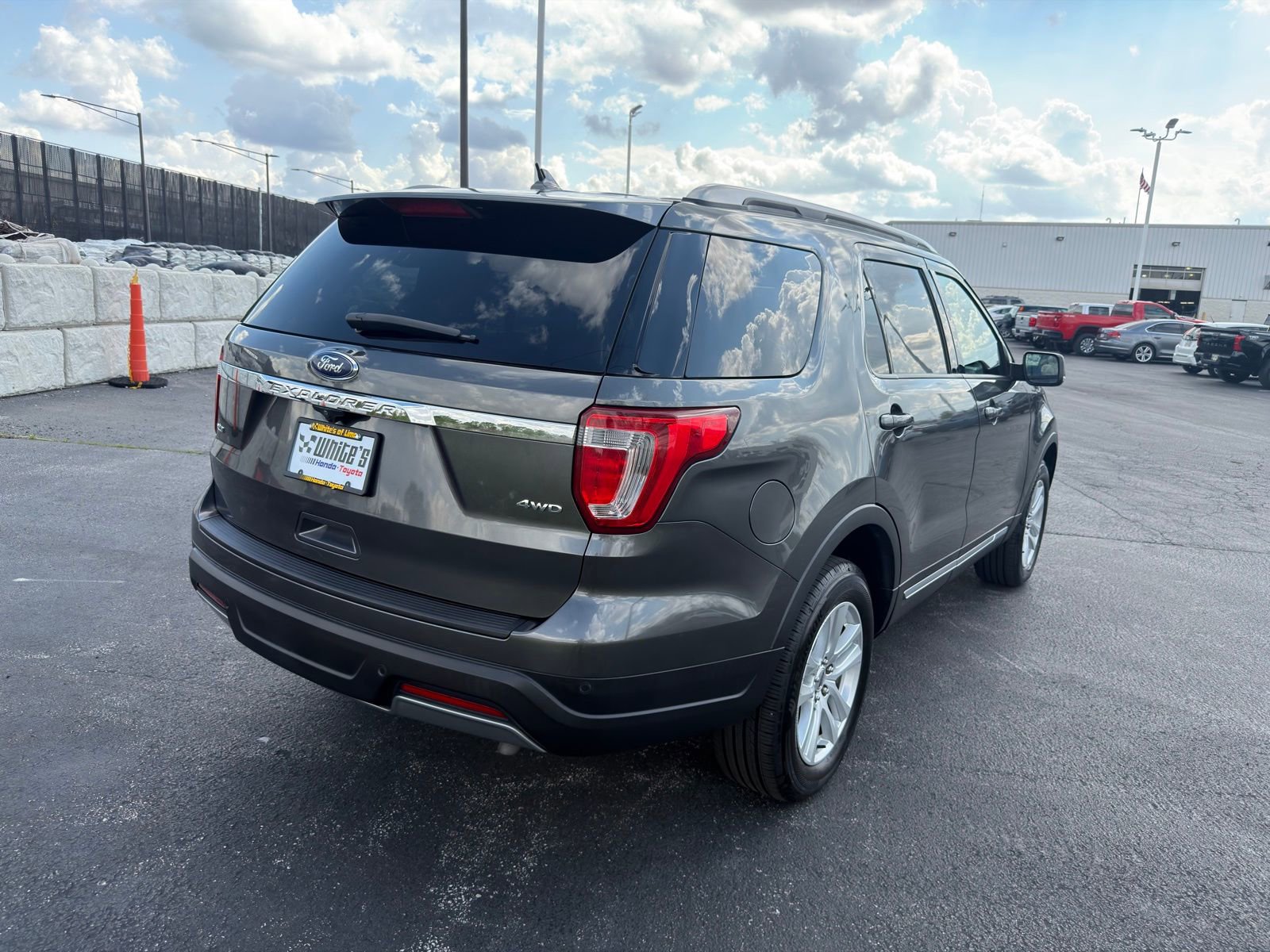 Used 2019 Ford Explorer XLT w/ Equipment Group 202A AWD/4WD image 6
