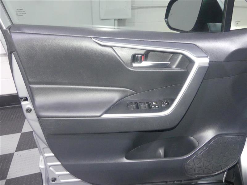 Used 2019 Toyota RAV4 XLE w/ Convenience Package image 18
