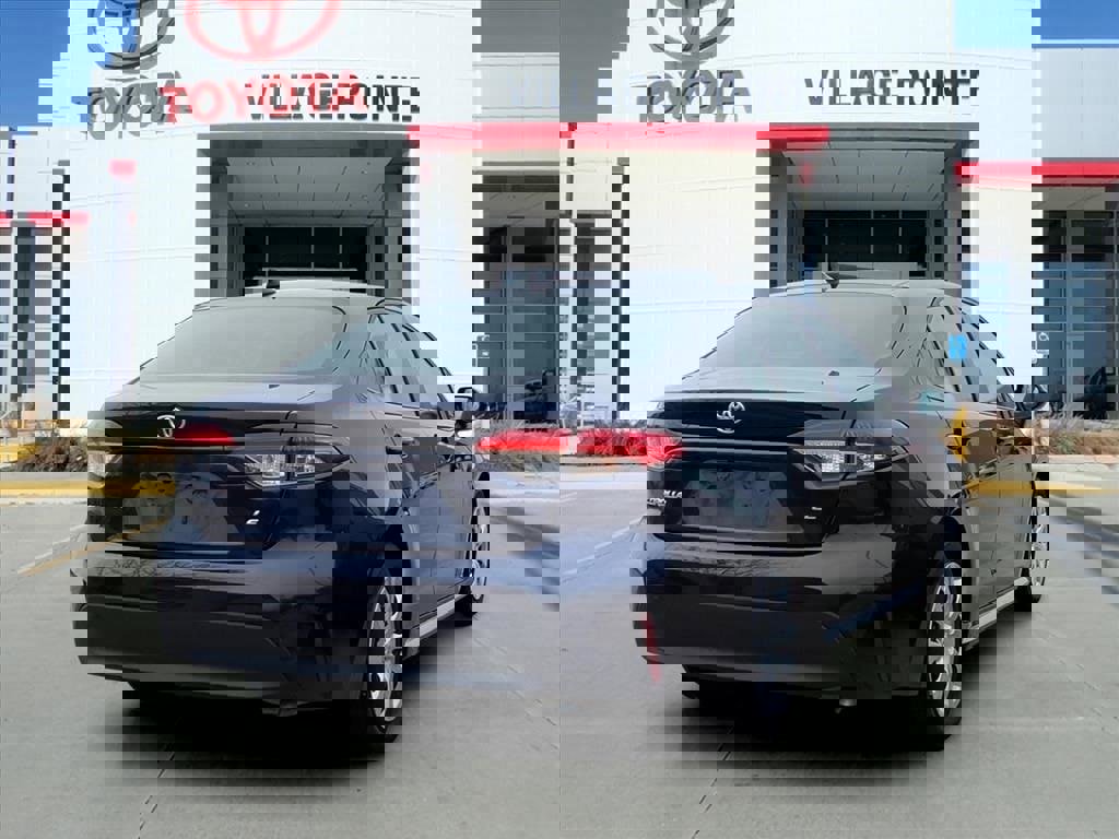 Used 2024 Toyota Corolla LE image 5