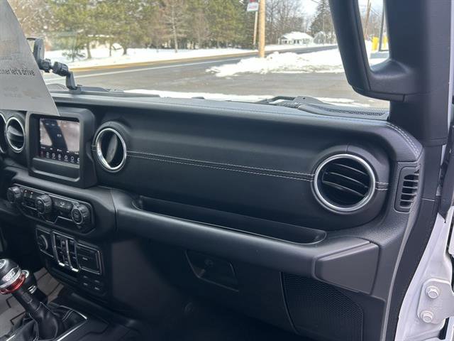 Used 2018 Jeep Wrangler Unlimited Sahara w/ LED Lighting Group image 35