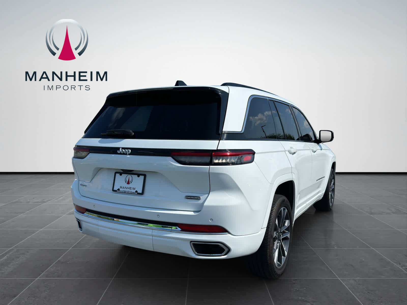 Used 2024 Jeep Grand Cherokee Overland AWD/4WD image 7