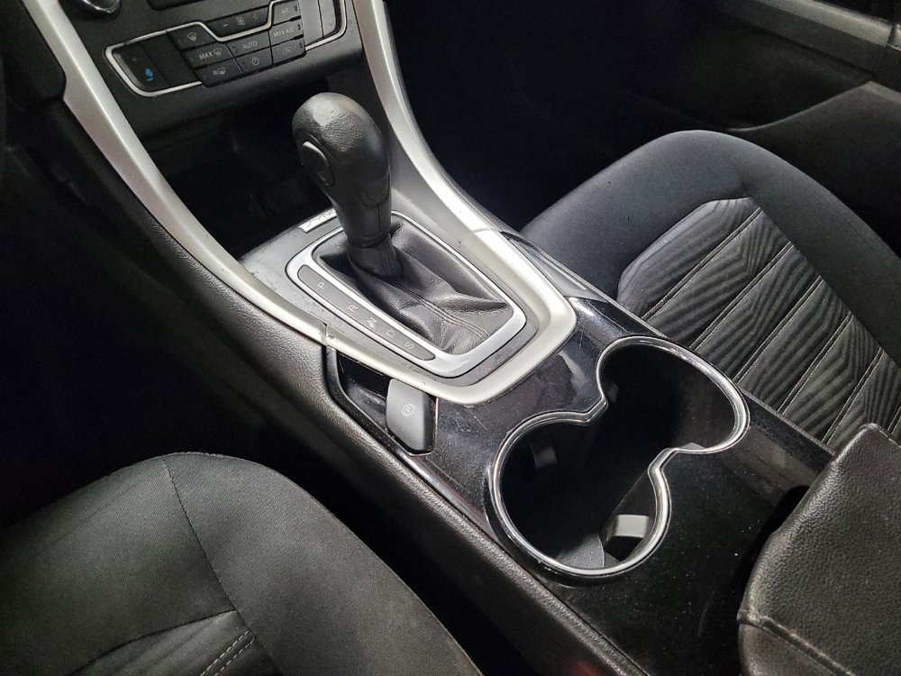 Used 2016 Ford Fusion SE image 26