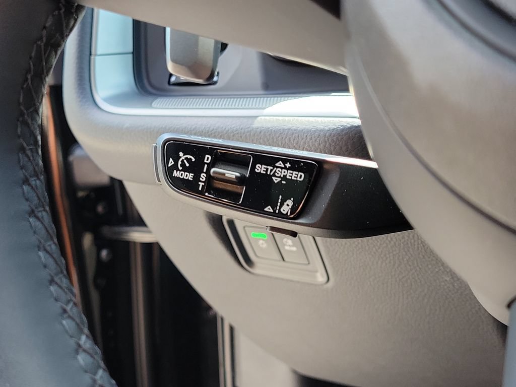 Certified 2025 Porsche Cayenne AWD/4WD image 36
