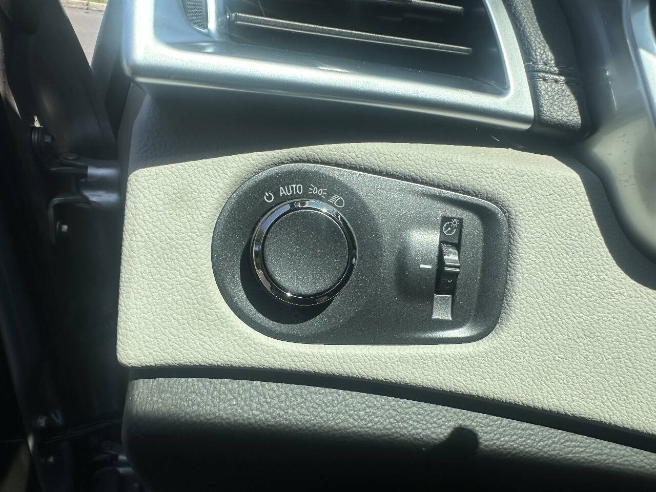Used 2014 Cadillac SRX Luxury AWD/4WD image 19