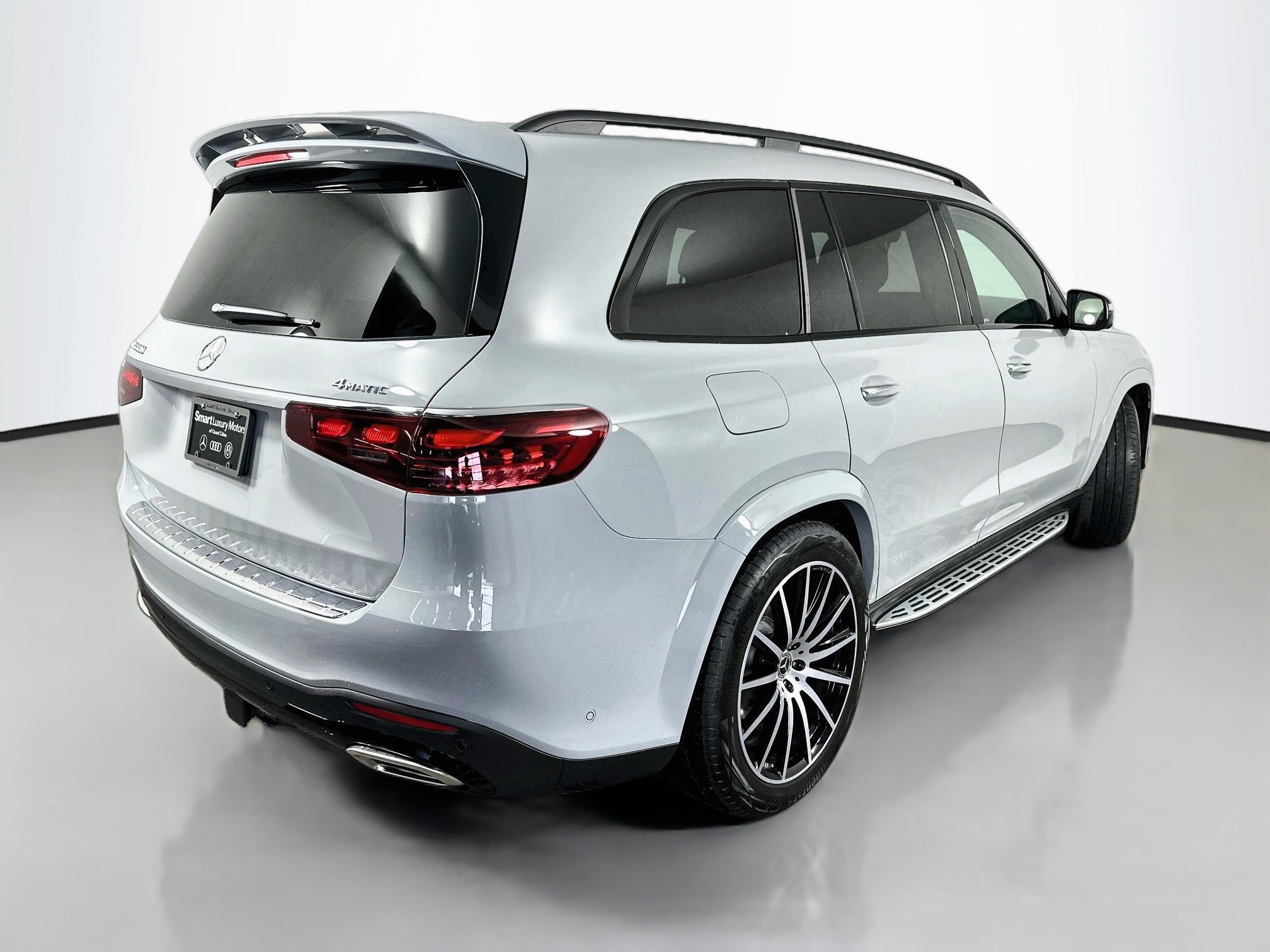 Used 2025 Mercedes-Benz GLS 580 4MATIC image 7