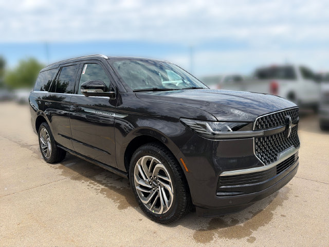 New 2026 Lincoln Navigator Reserve AWD/4WD image 3