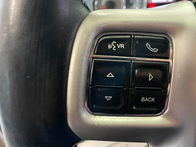 Used 2015 Chrysler Town & Country Touring-L w/ Driver Convenience Group FWD image 10