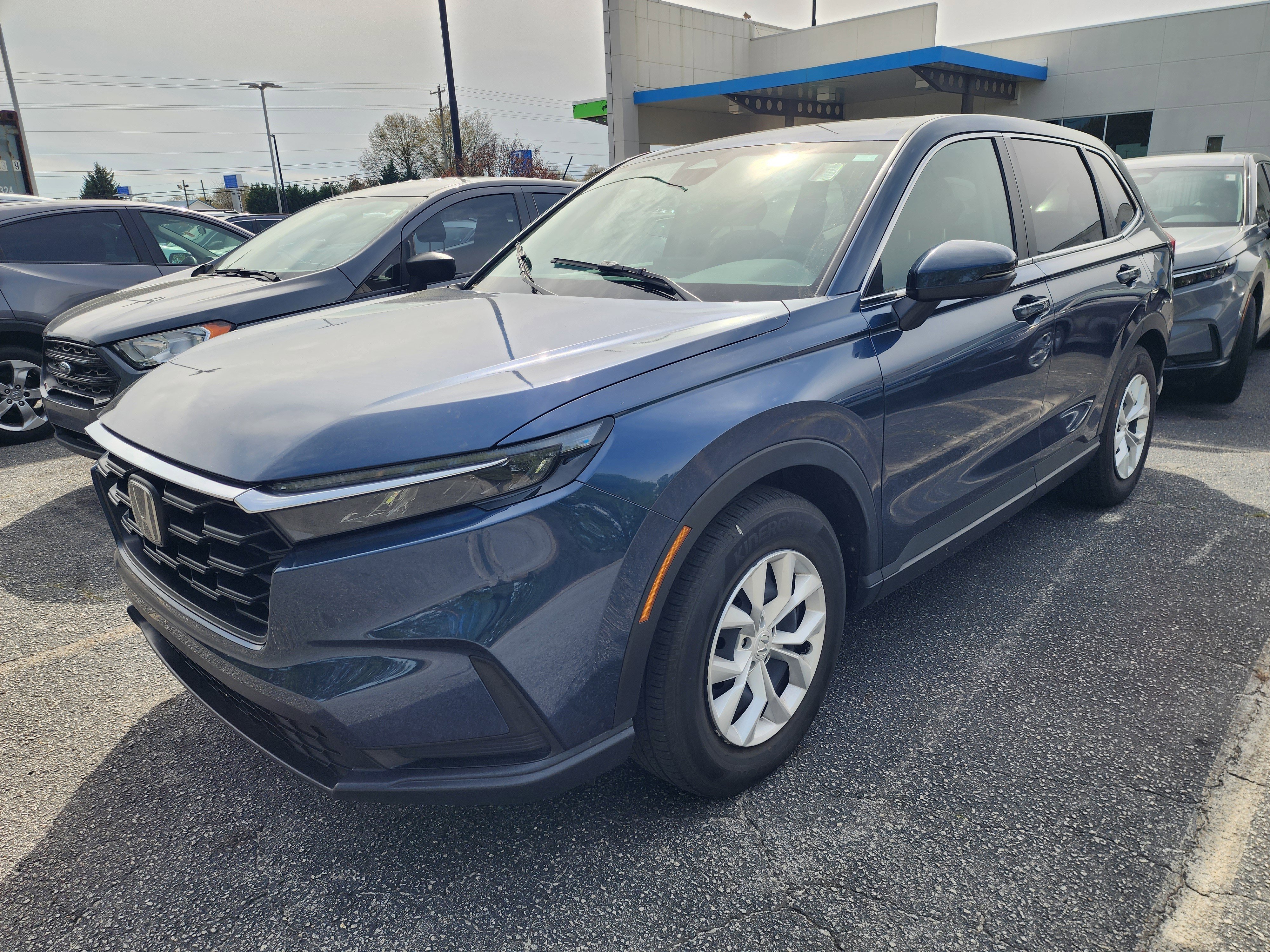 Used 2025 Honda CR-V LX image 3