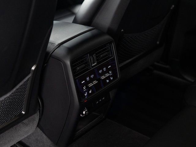 Certified 2025 Porsche Cayenne Coupe image 32