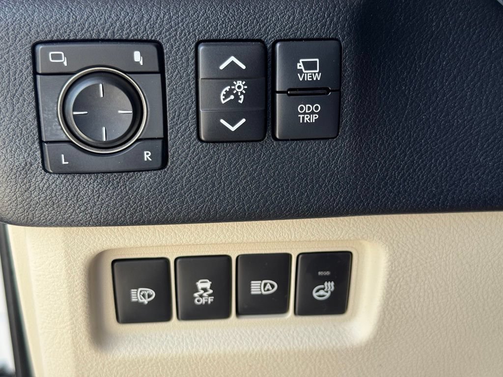 Used 2022 Lexus GX 460 Luxury w/ Accessory Package AWD/4WD image 32