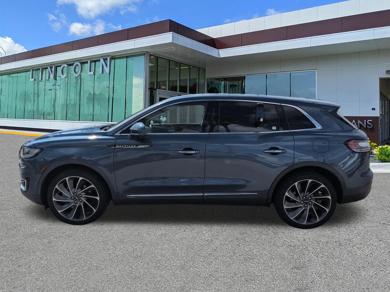 Certified 2019 Lincoln Nautilus Reserve w/ Driver Assistance Package AWD/4WD image 8