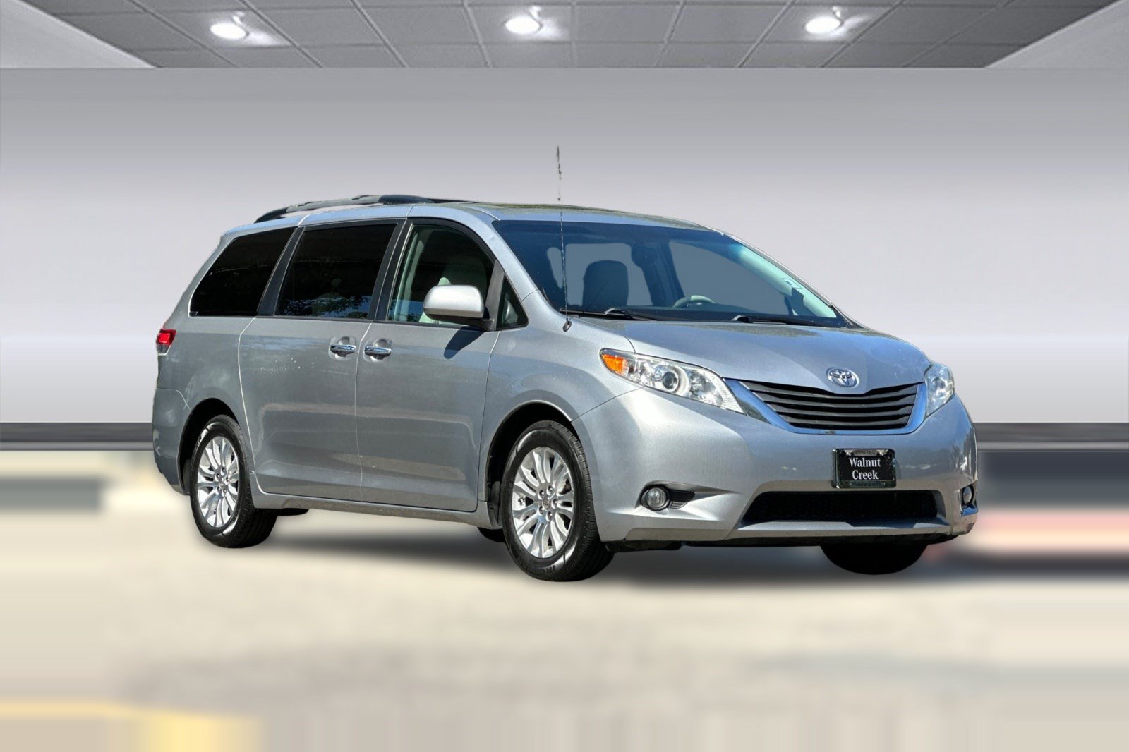 Used 2014 Toyota Sienna XLE FWD image 7
