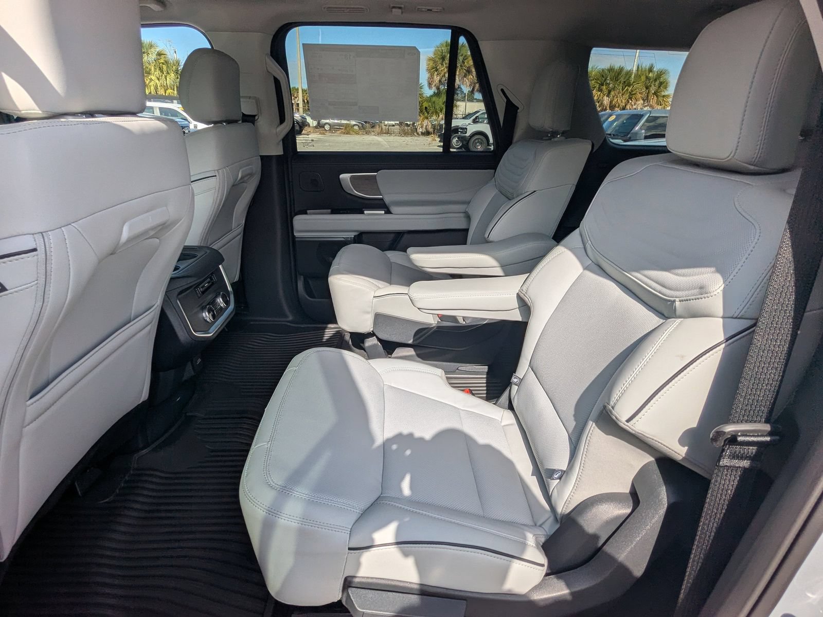 New 2025 Ford Expedition Max Platinum w/ Platinum Ultimate Package AWD/4WD image 15