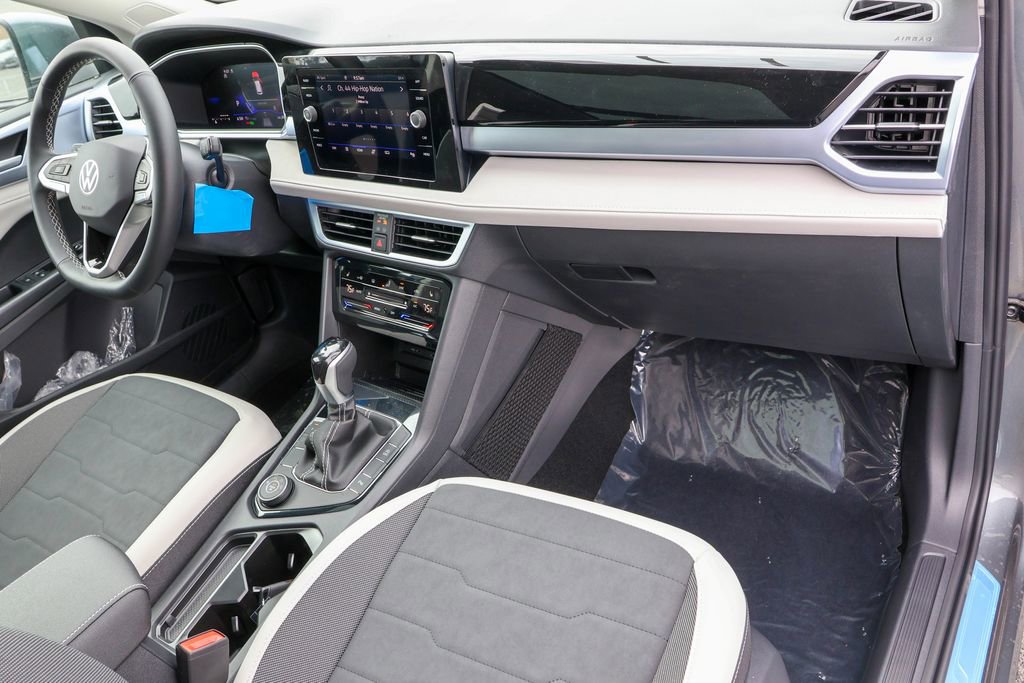 Used 2025 Volkswagen Taos SE image 34
