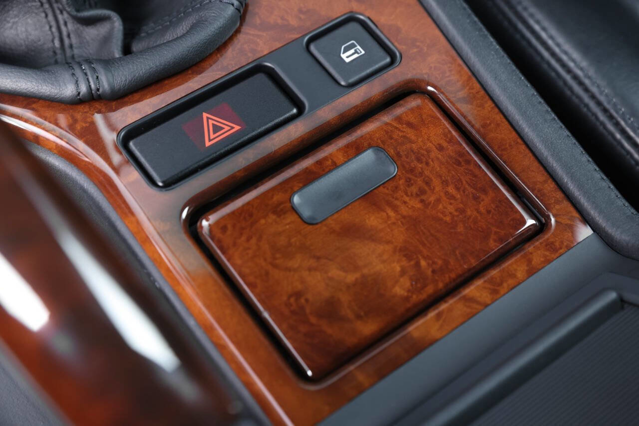 Used 2002 BMW M5 image 81