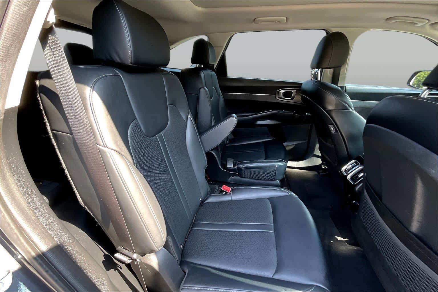 Used 2022 Kia Sorento EX w/ Panoramic Sunroof Package FWD image 21