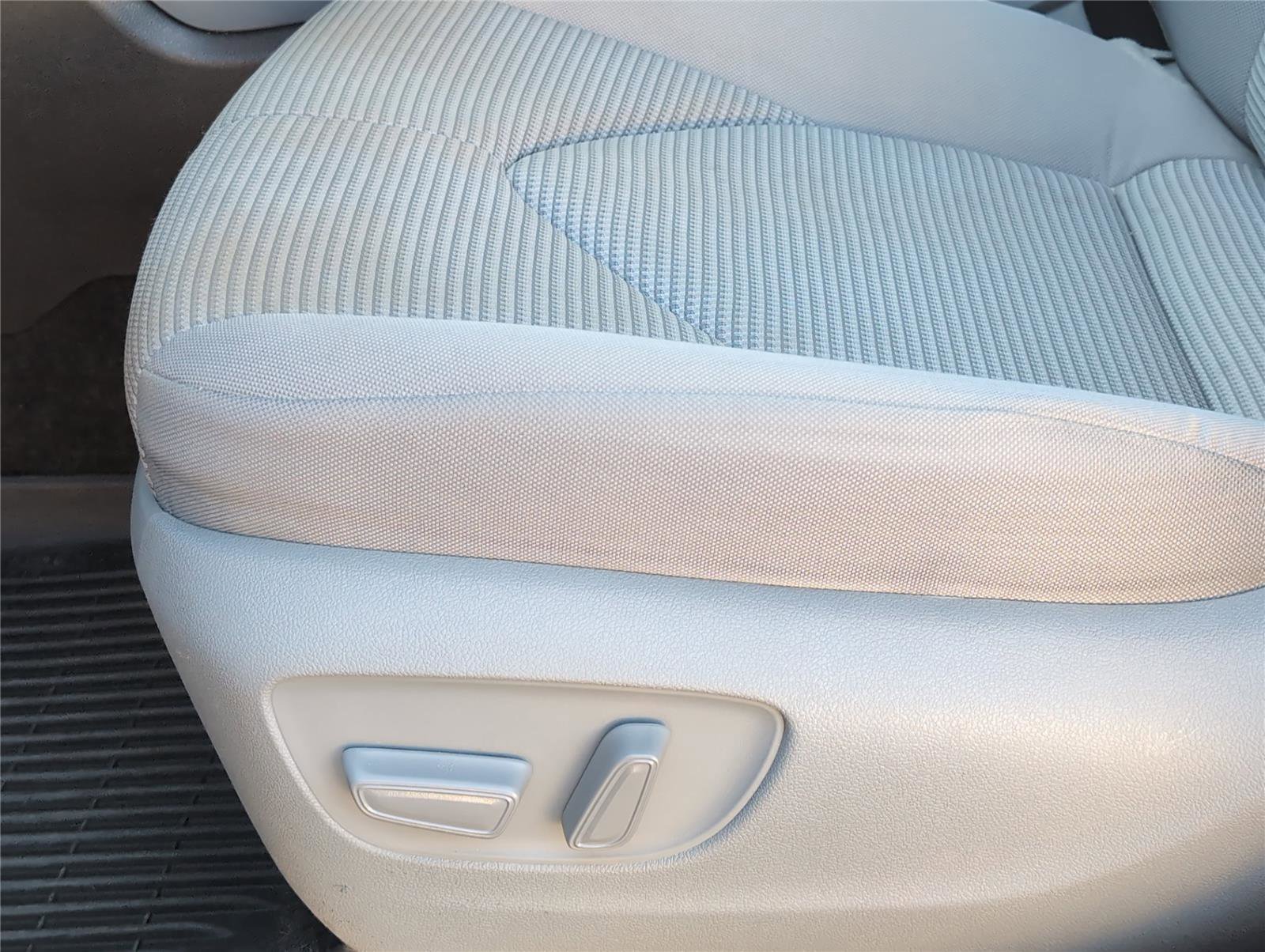 Used 2023 Toyota Highlander L image 10