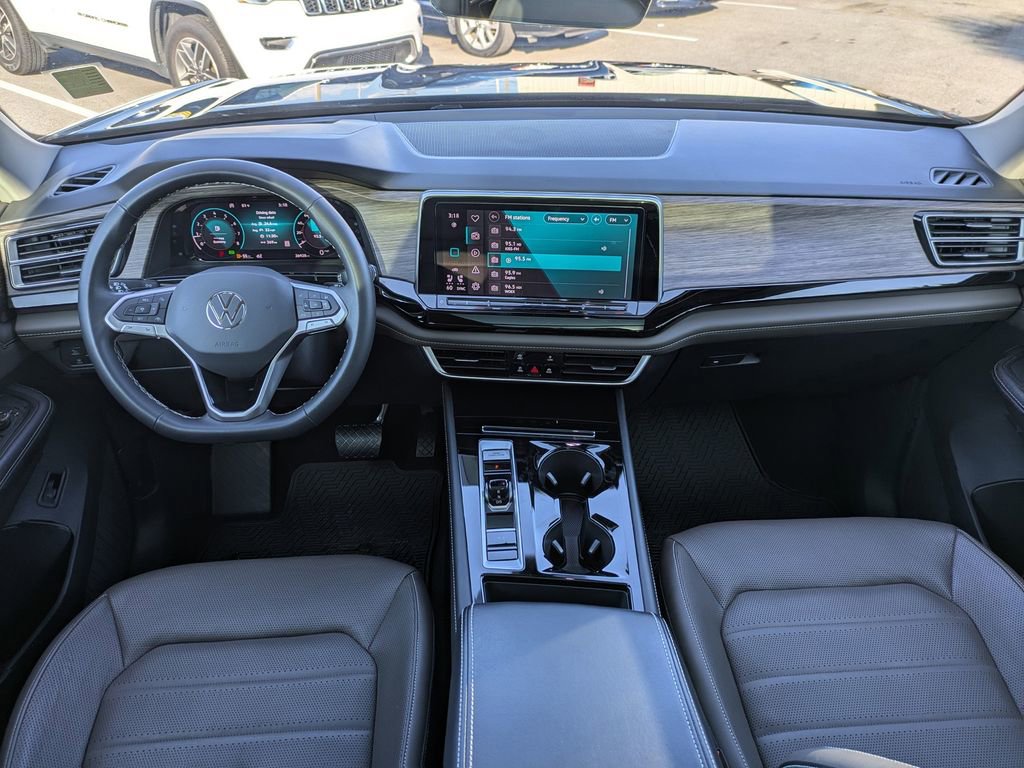 Used 2024 Volkswagen Atlas SEL image 16