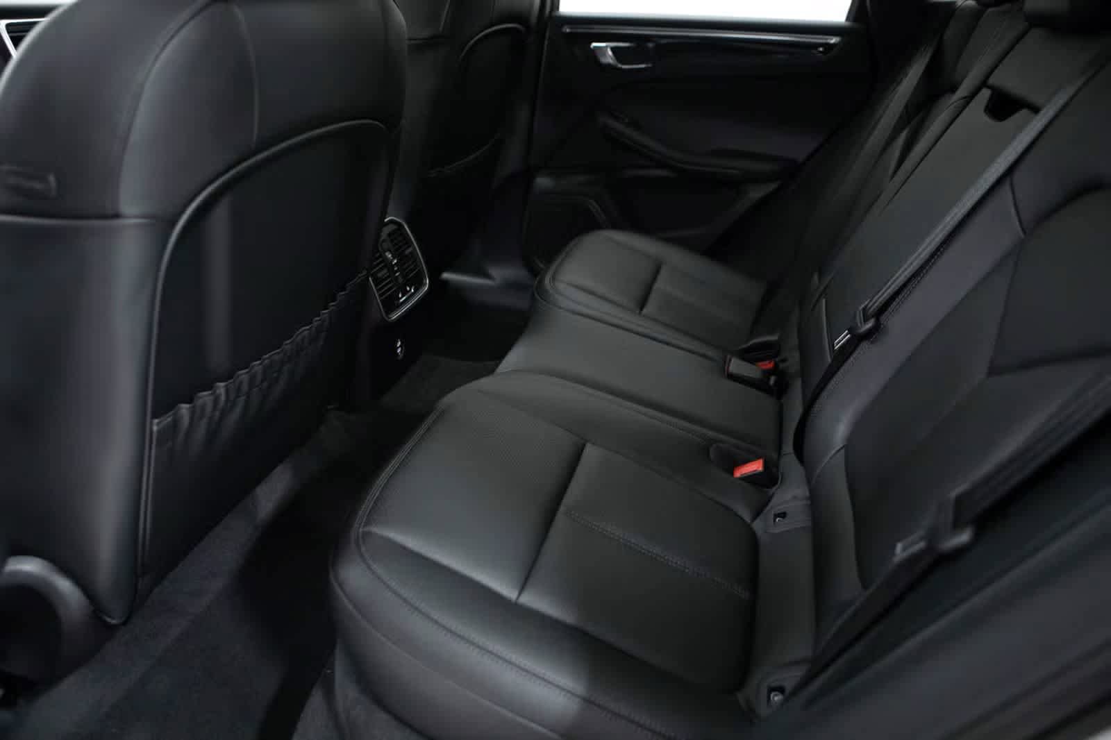 Used 2026 Porsche Macan AWD/4WD image 34