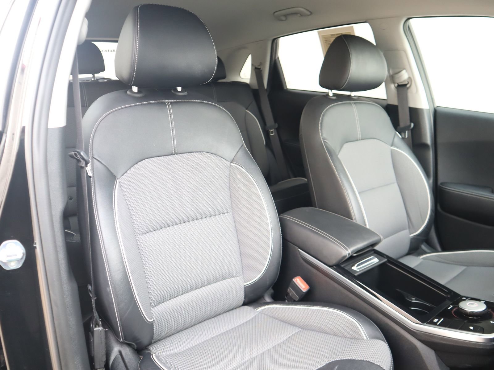 Used 2022 Kia Niro EX image 49