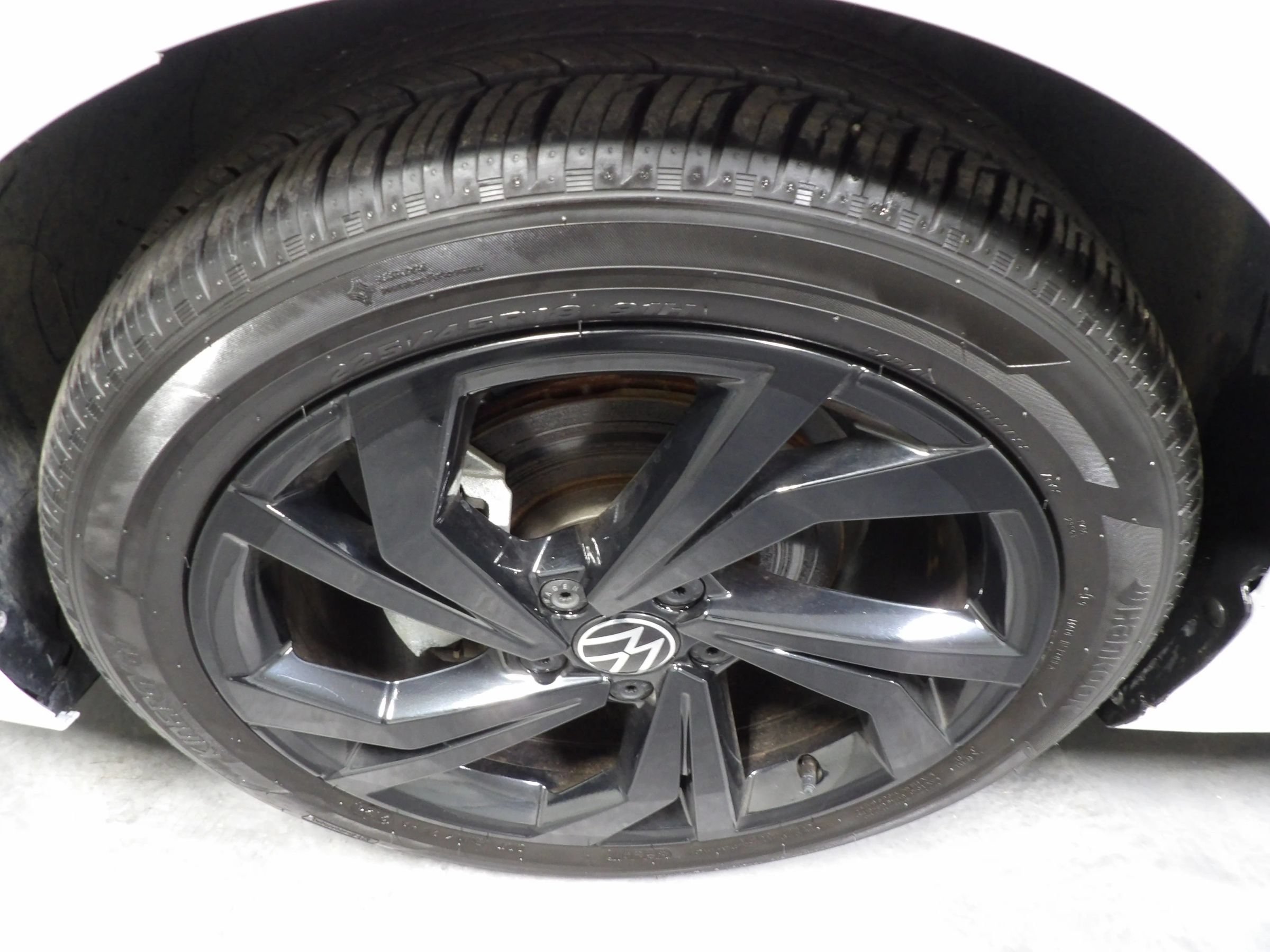 Used 2025 Volkswagen Jetta SE w/ Sunroof Package FWD image 24