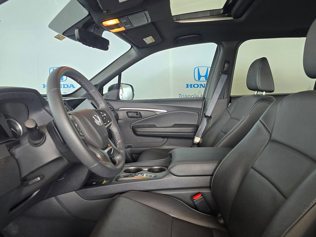 Used 2025 Honda Passport EX-L image 11