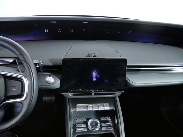 Used 2025 Lincoln Nautilus Premier w/ Equipment Group 102A image 18