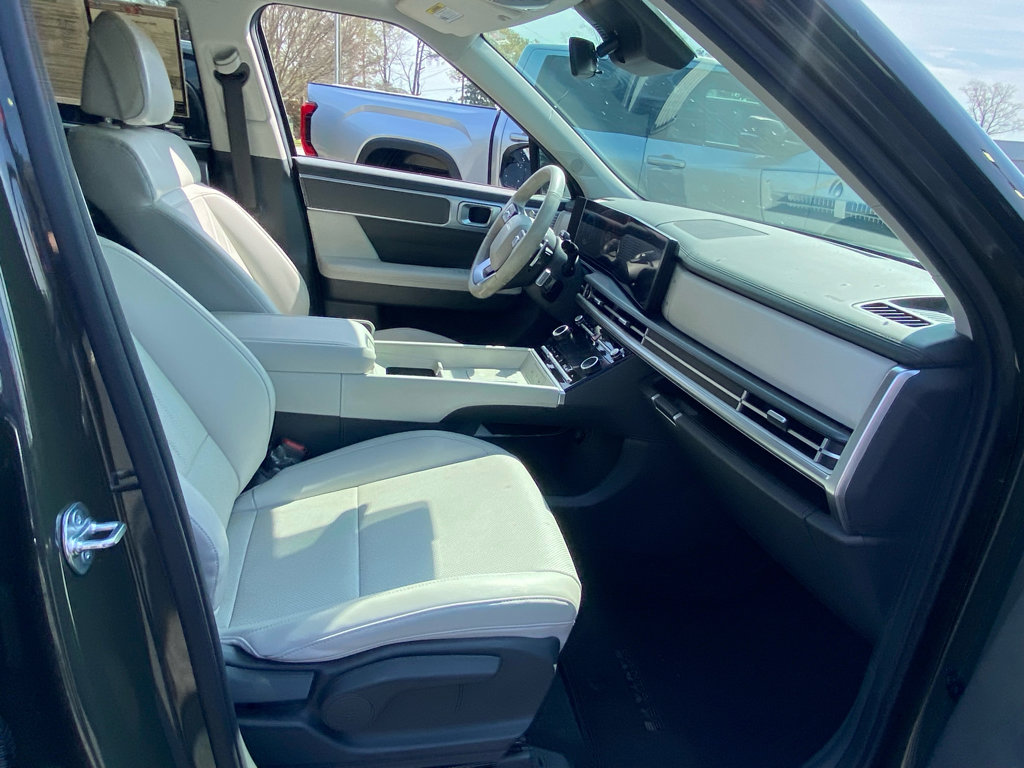 Used 2025 Hyundai Santa Fe SEL w/ Tow & Go Package image 11