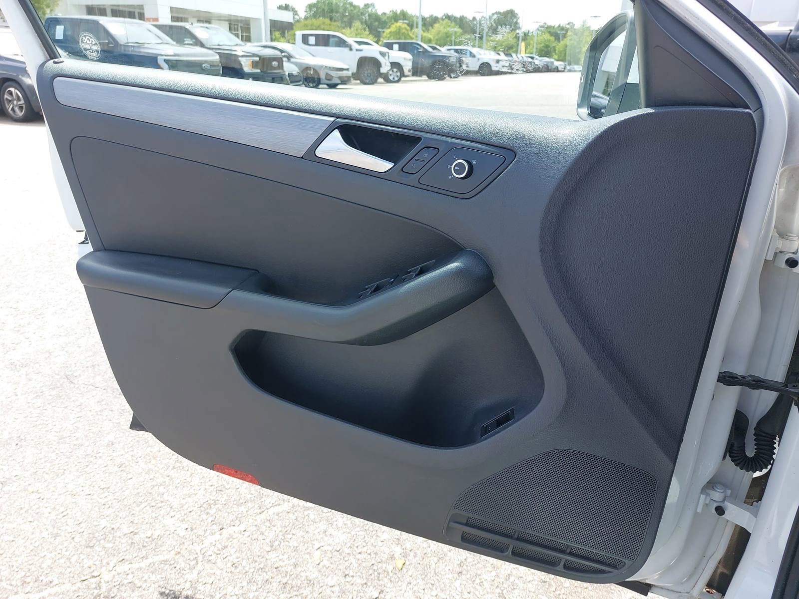 Used 2014 Volkswagen Jetta SEL FWD image 26