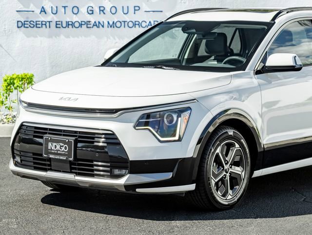 Used 2023 Kia Niro SX image 2