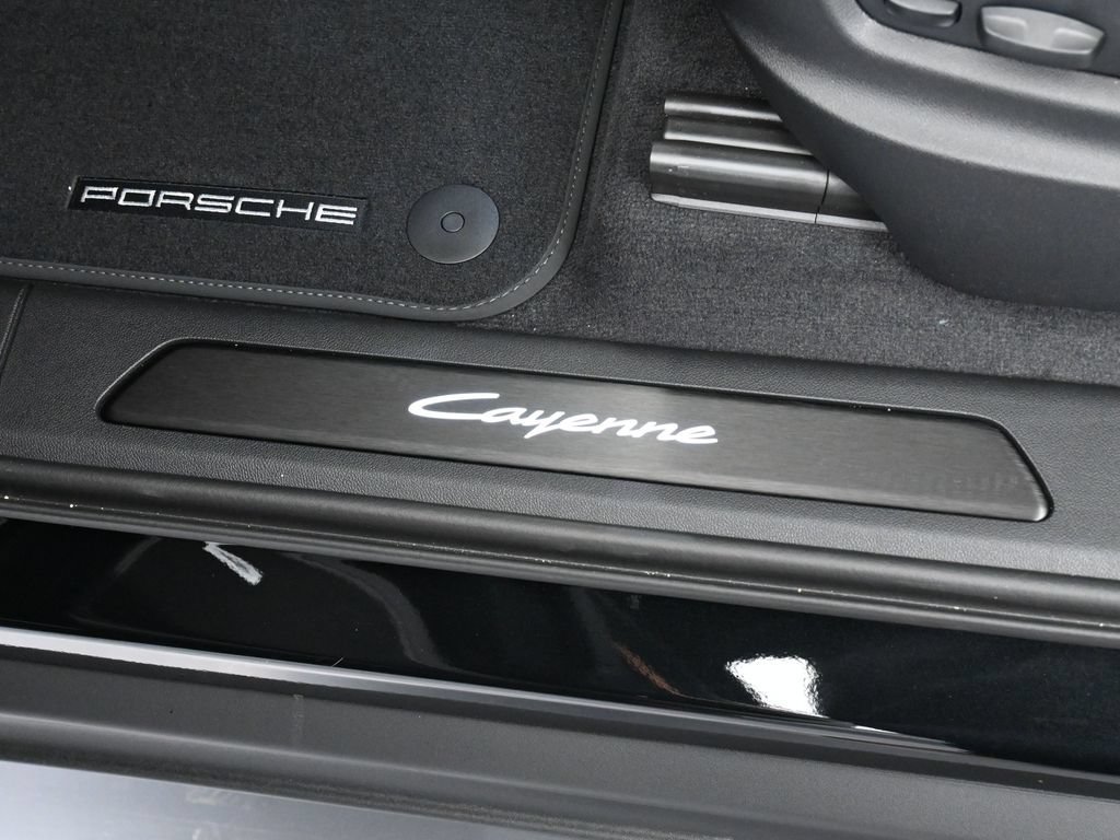Certified 2026 Porsche Cayenne AWD/4WD image 16