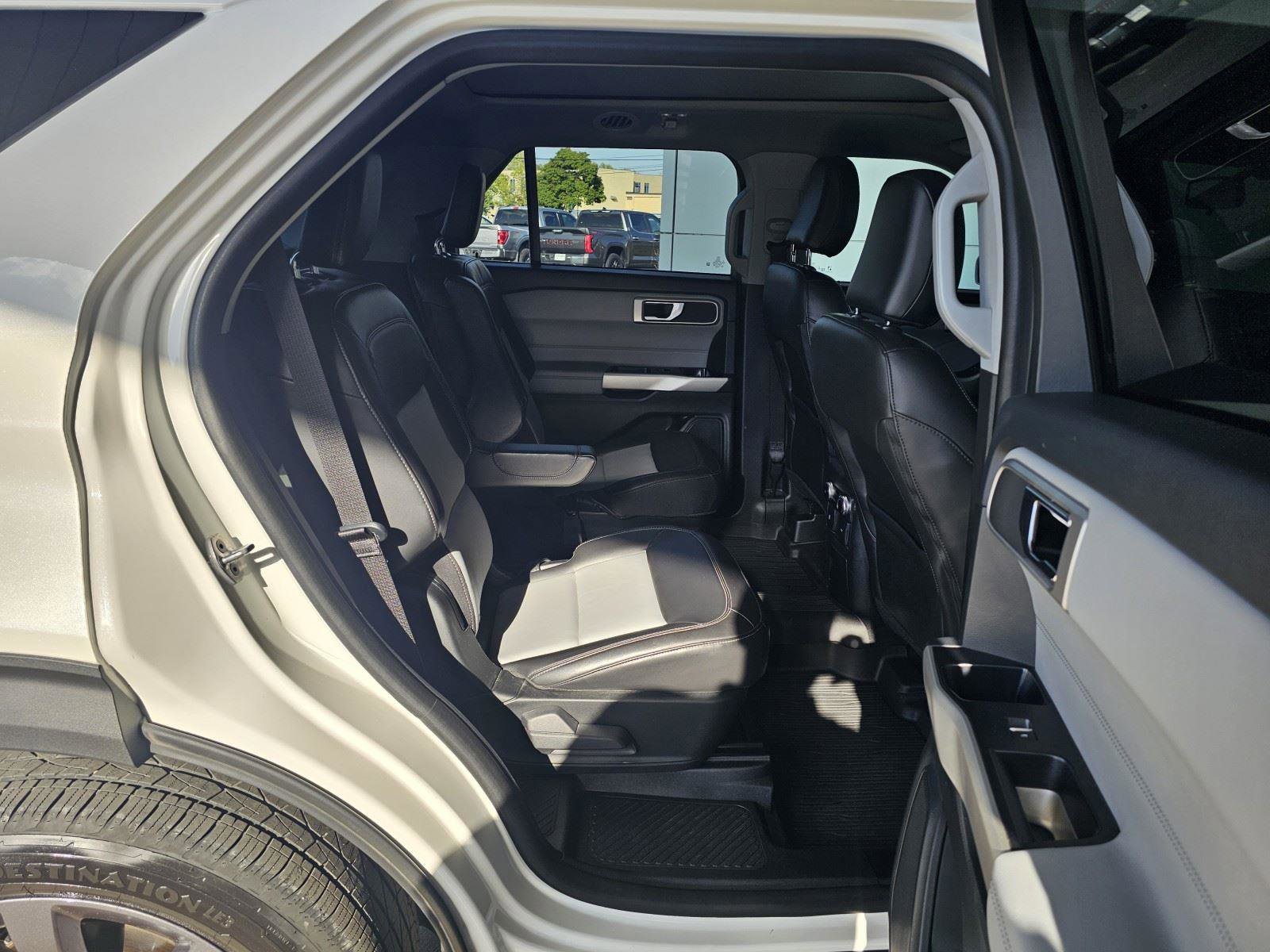 Used 2022 Ford Explorer XLT w/ Equipment Group 202A image 14