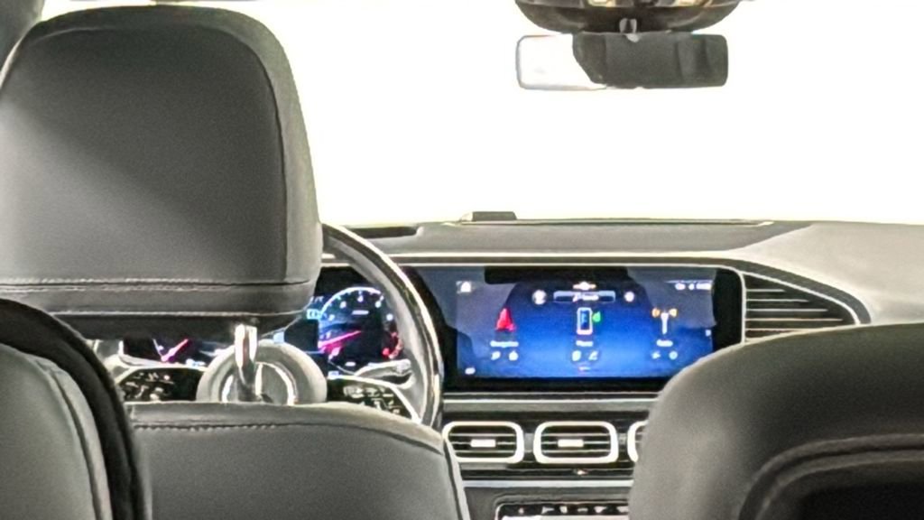 Used 2024 Mercedes-Benz GLS 580 4MATIC image 18