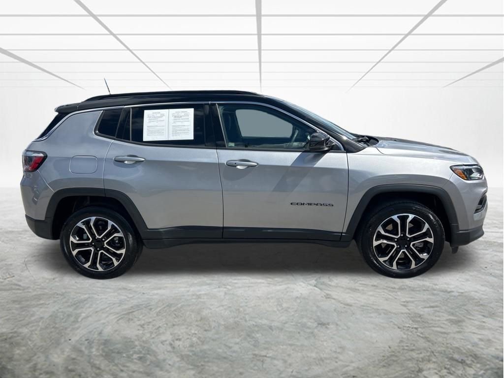 Used 2023 Jeep Compass Limited image 3
