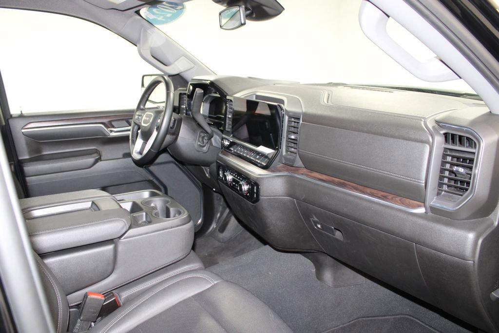 Used 2024 GMC Sierra 1500 SLT AWD/4WD image 32