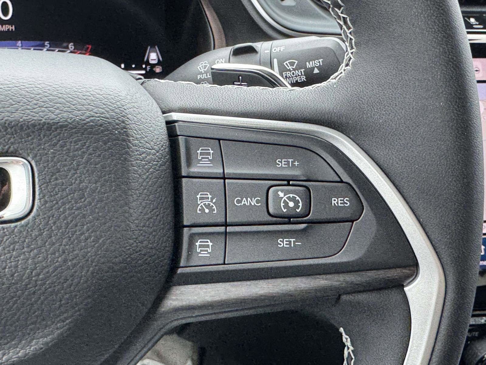 Used 2023 Jeep Grand Cherokee Limited AWD/4WD image 22