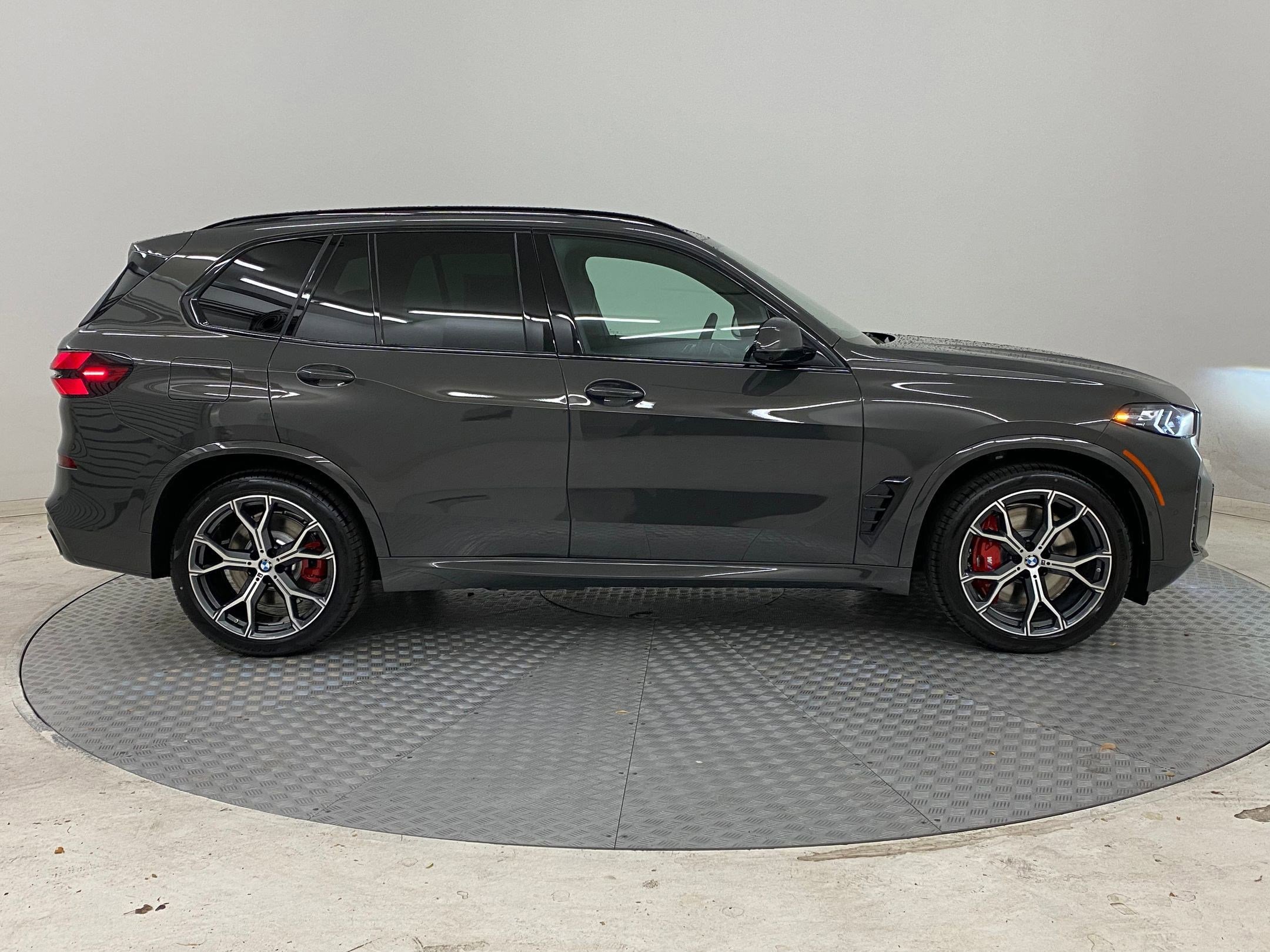 Used 2026 BMW X5 xDrive50e w/ M Sport Package image 7