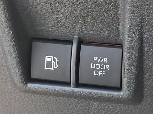 Used 2024 Toyota Sienna XLE FWD image 25