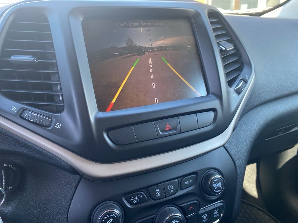 Used 2015 Jeep Cherokee Latitude w/ Cold Weather Group image 16