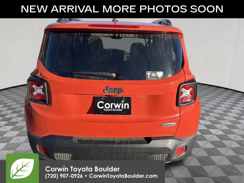 Used 2017 Jeep Renegade Latitude FWD image 6