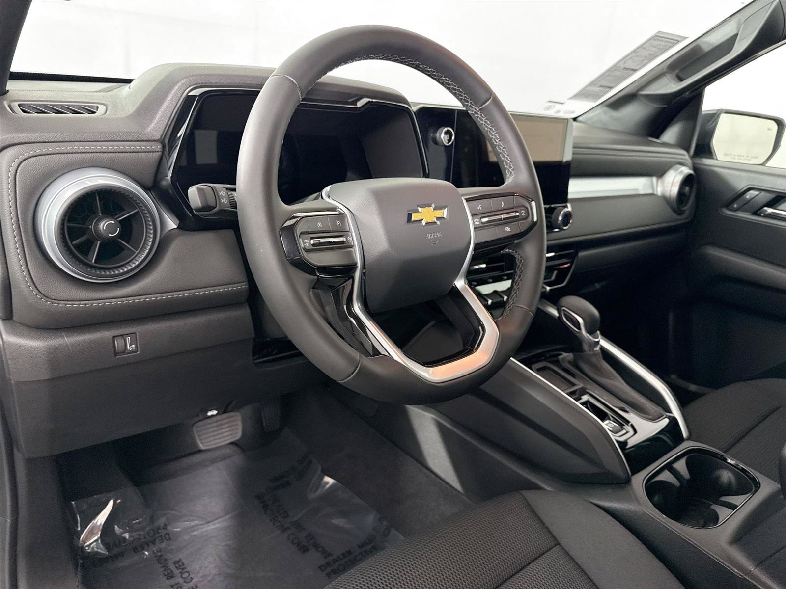 Used 2026 Chevrolet Colorado LT RWD image 4