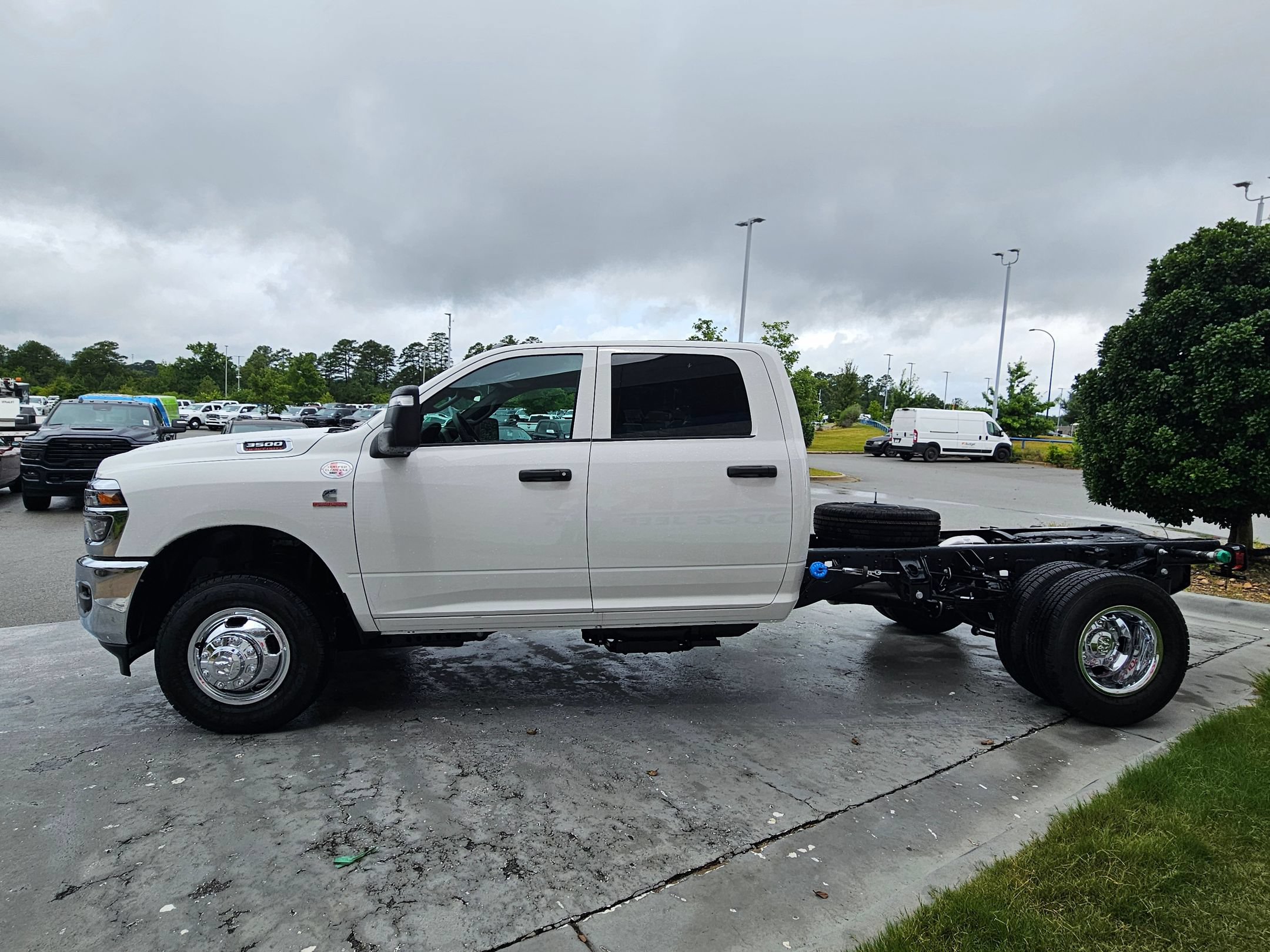 New 2026 RAM 3500 Tradesman w/ Chrome Appearance Group A AWD/4WD image 4